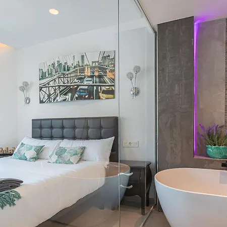 Chicago - Puerto Banus Marbella